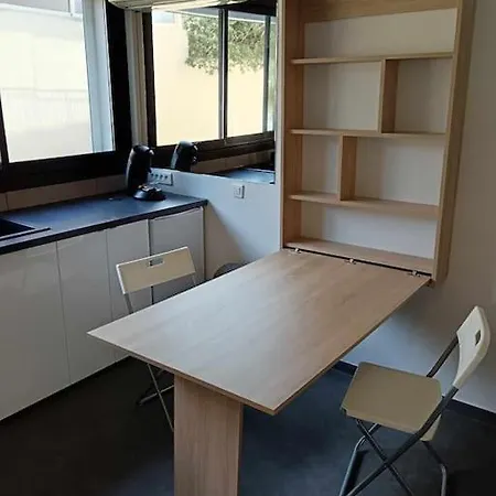 Studio Moderne Face A La Plage De *
